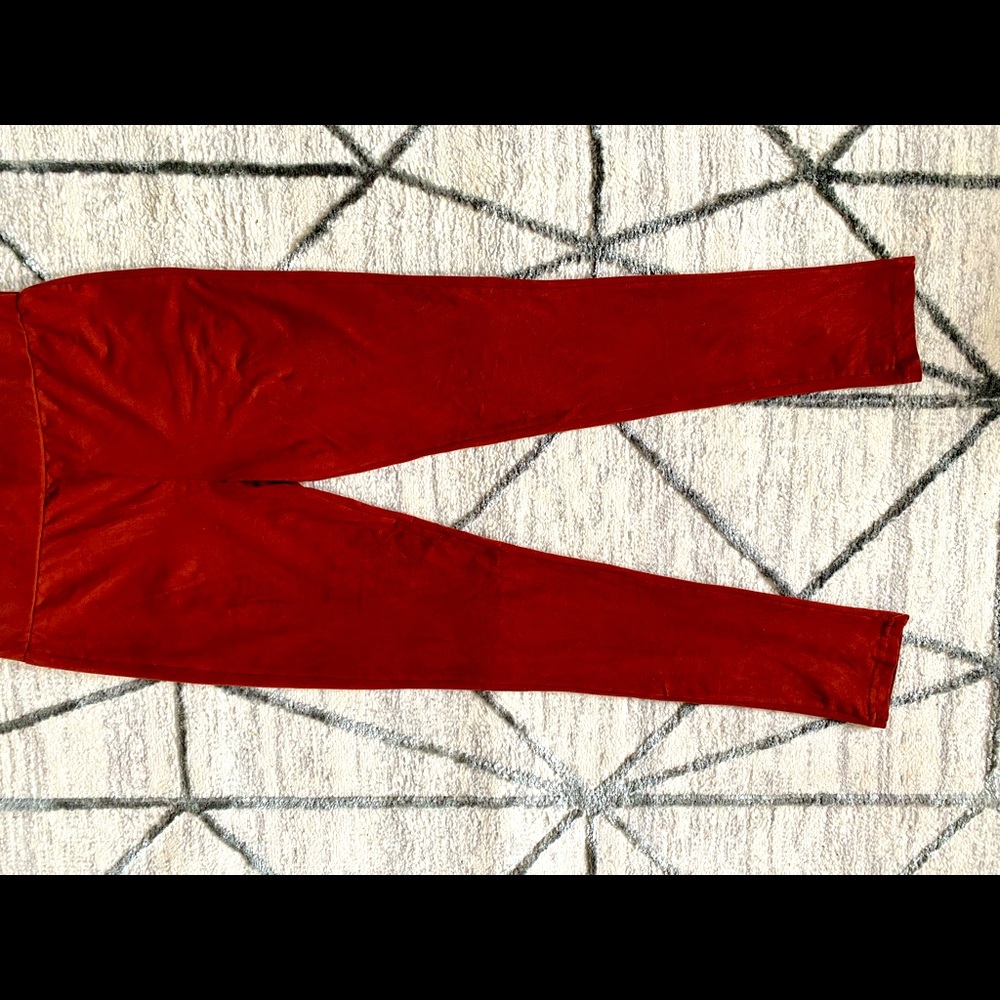 Very soft material, strange beautiful red bourbon colour